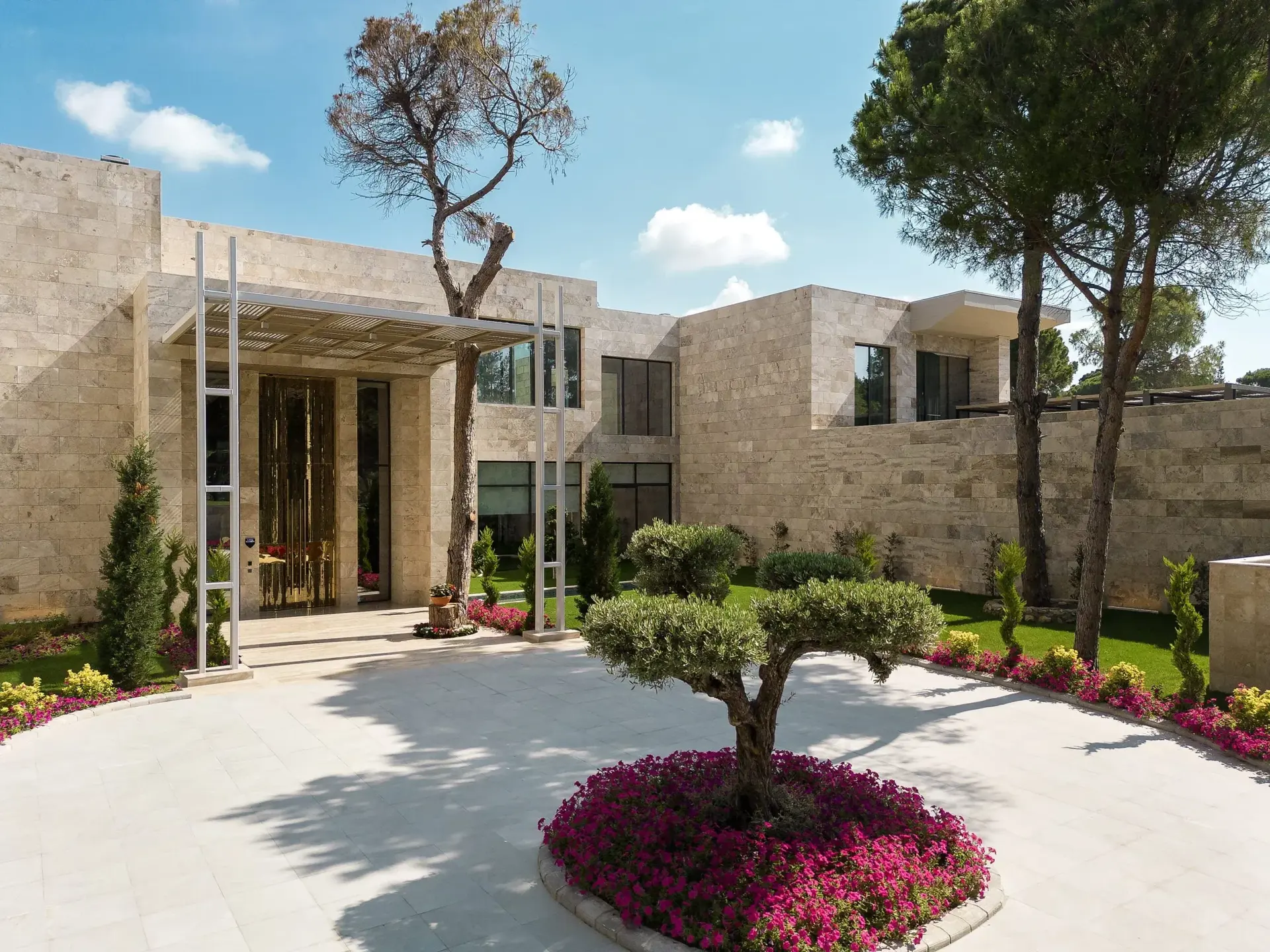 Palazzo Royal Mansion