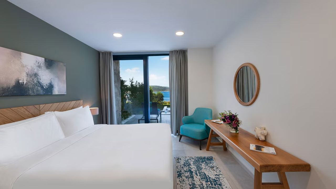 Family Villa with Garden Jacuzzi and Seaview